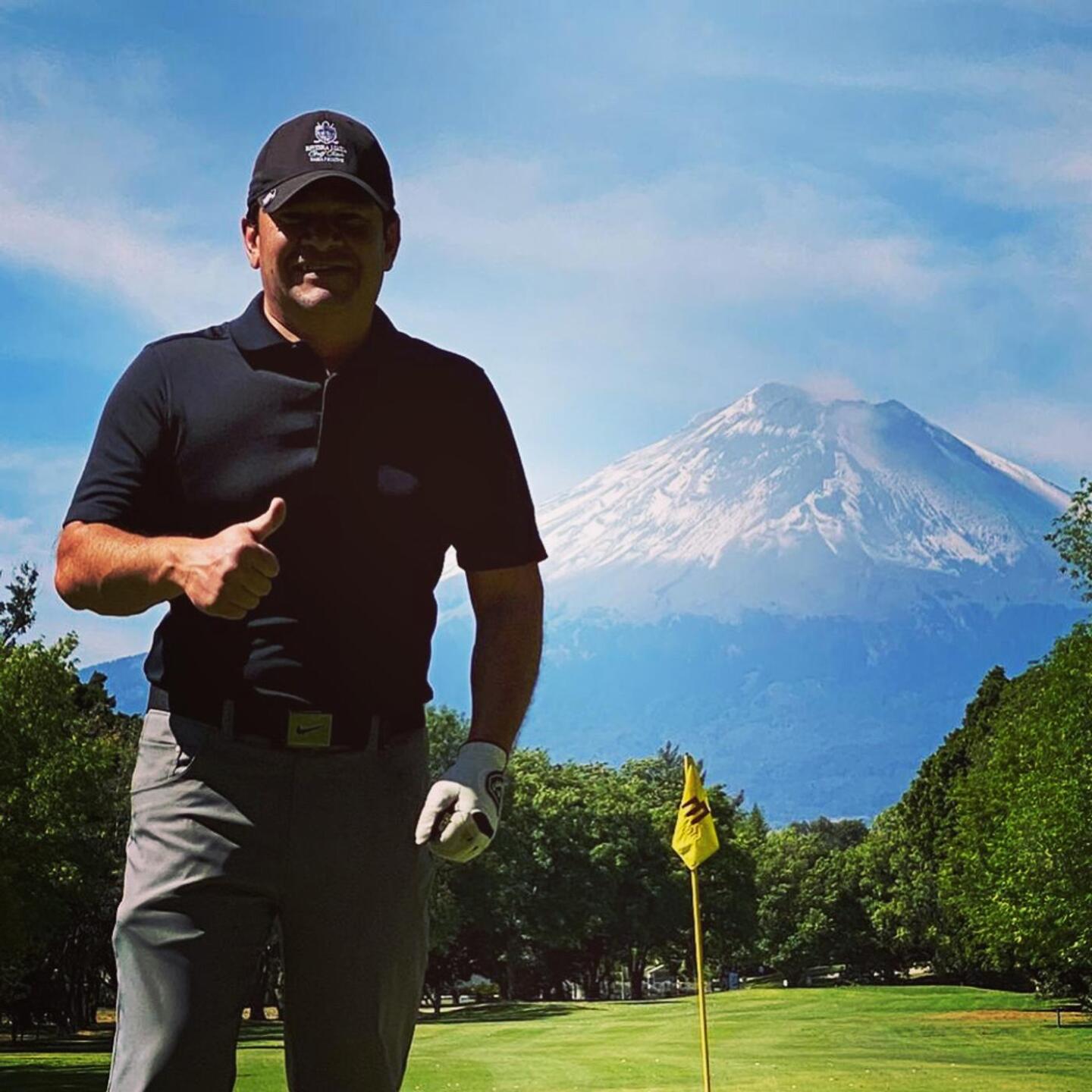 Great volcano view from Hole 1 (Photo submitted by heuKVYNKV8ncAFQS9UrF on 11/04/2020)